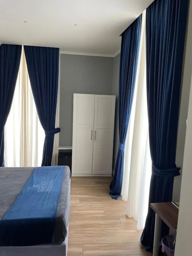 Dante Maison de Prestige Neapel 3*,